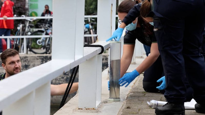 Afbeelding bij Video | Politie Amsterdam haalt mogelijk mes van steekpartij in april uit het water - NU