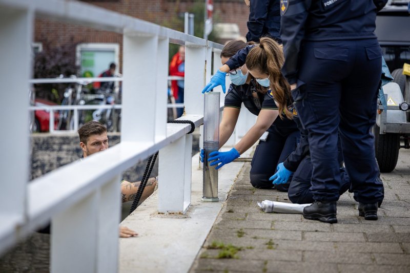 Afbeelding bij Politie vindt mes in water na tip over dodelijke steekpartij - 112 Nederland