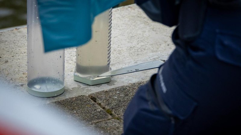 Afbeelding bij Mes gevonden in water bij zoektocht naar bewijs in zaak rond steekpartij Tugelaweg - AT5