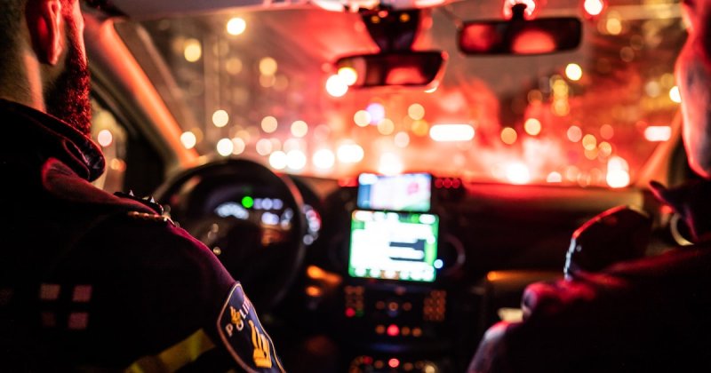 Afbeelding bij Zwaargewonde door steekpartij in Leidsestraat, politie houdt verdachte aan - Het Parool