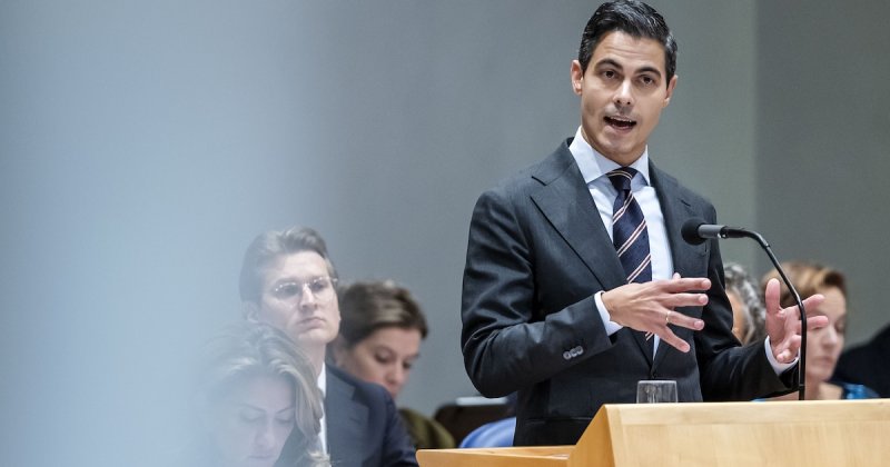 Afbeelding bij Wilders zet debat met Jetten op scherp na publicatie in AD: ‘Uw ministers steken u een mes in de rug’
