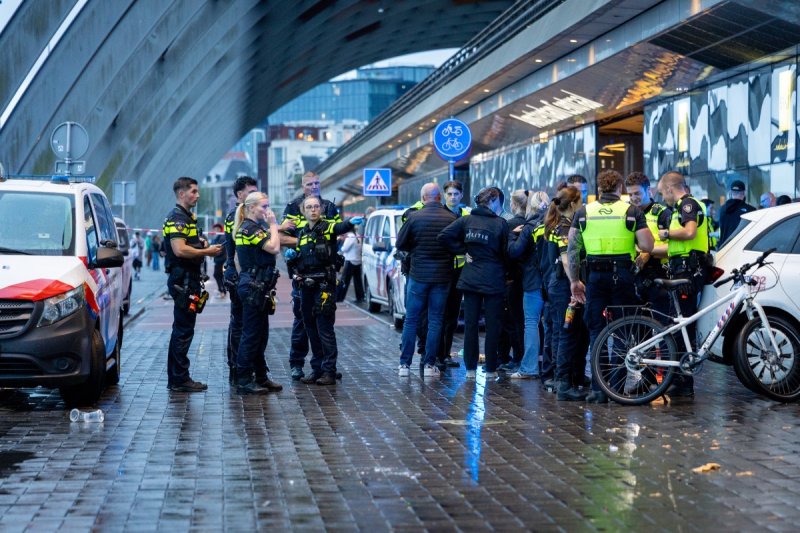 Afbeelding bij Pro-Palestijnse TikTok-influencer vrij na steekpartij bij Amsterdam Centraal - Nieuw Rechts