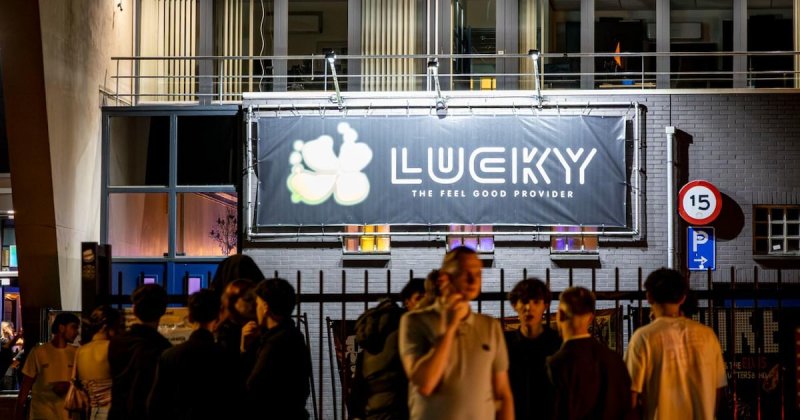 Afbeelding bij Steekpartij bij discotheek Lucky in Rijssen, slachtoffer naar ziekenhuis - de Stentor