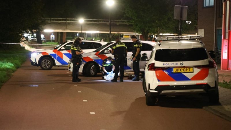 Afbeelding bij Gewonde bij steekpartij in Zuidoost, politie zoekt meerdere verdachten - AT5