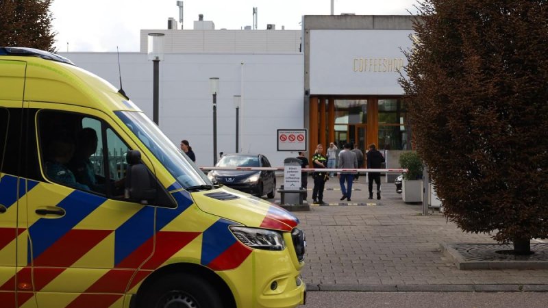 Afbeelding bij Gewonde na steekpartij in coffeeshop Sloterdijk, politie zoekt verdachte - NH Nieuws