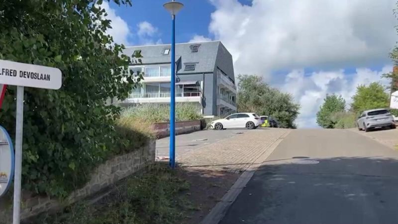 Afbeelding bij Man in levensgevaar na steekpartij in flat in Oostduinkerke, twee anderen gewond: vier verdachten gearresteerd - Nieuwsblad