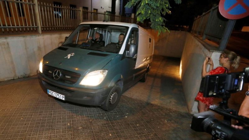 Afbeelding bij Voortvluchtige Nederlander (57) opgepakt in Spanje, veroordeeld na bijlaanval op schoonzoon: ’Puur geluk dat hij nog leeft’