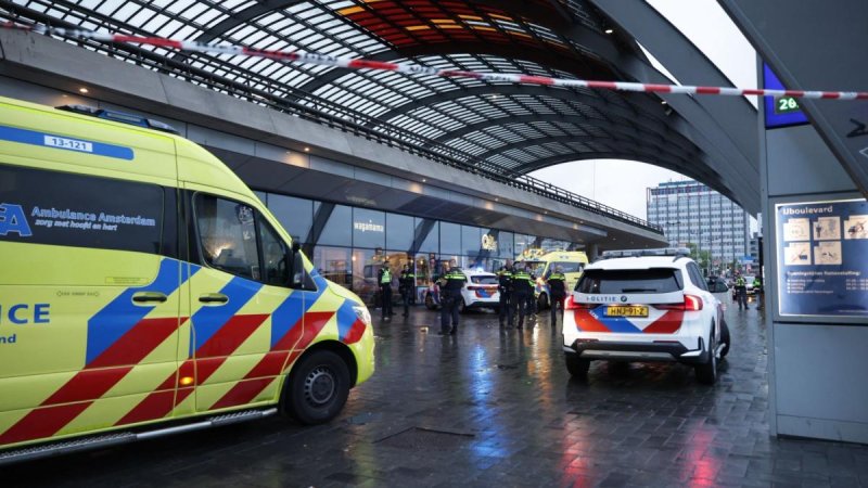 Afbeelding bij '43-jarige TikTokker verdacht van drie keer poging doodslag na steekpartij bij CS' - NH Nieuws