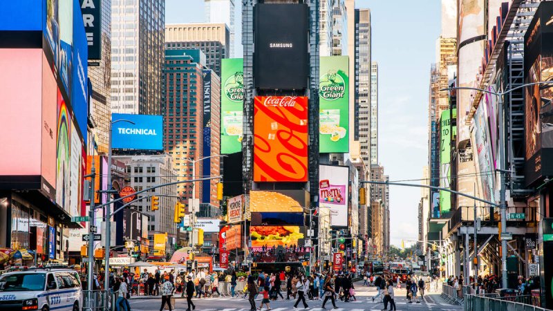 Afbeelding bij ’Twee mensen neergestoken op Times Square: politie schiet vrouw met meerdere messen neer’ - De Telegraaf