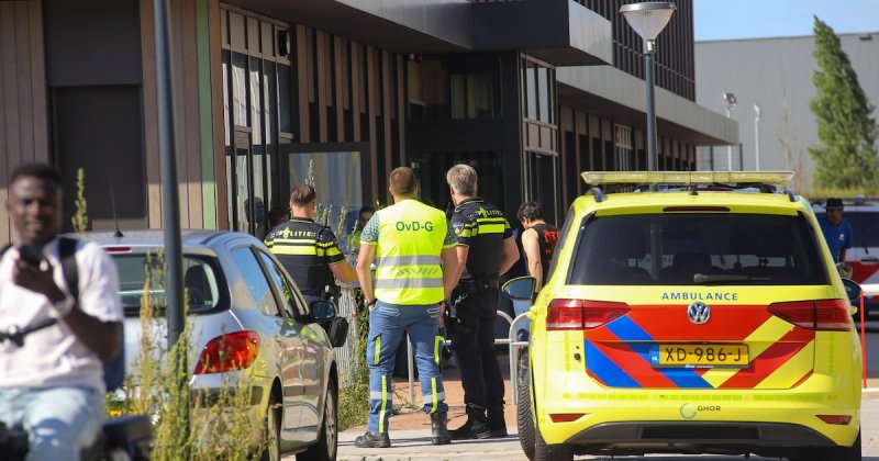 Afbeelding bij Man gewond bij steekpartij in azc Dordrecht, twee mannen aangehouden - BN DeStem