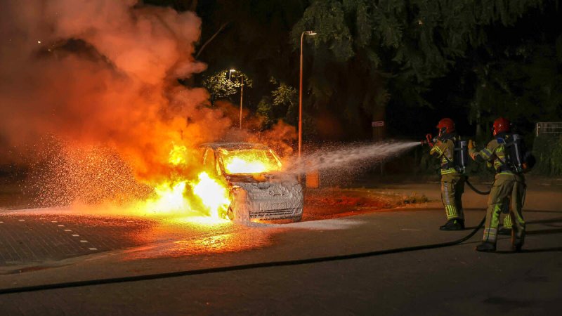 Afbeelding bij Onrustige nacht in Emmeloord, naast steekincident ook felle autobrand - flevopost.nl