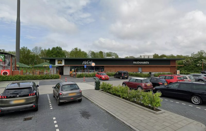 Afbeelding bij OM eist celstraf tegen 20-jarige man voor bloedige steekpartij bij McDonald's in Kolham - Moordplekken.nl