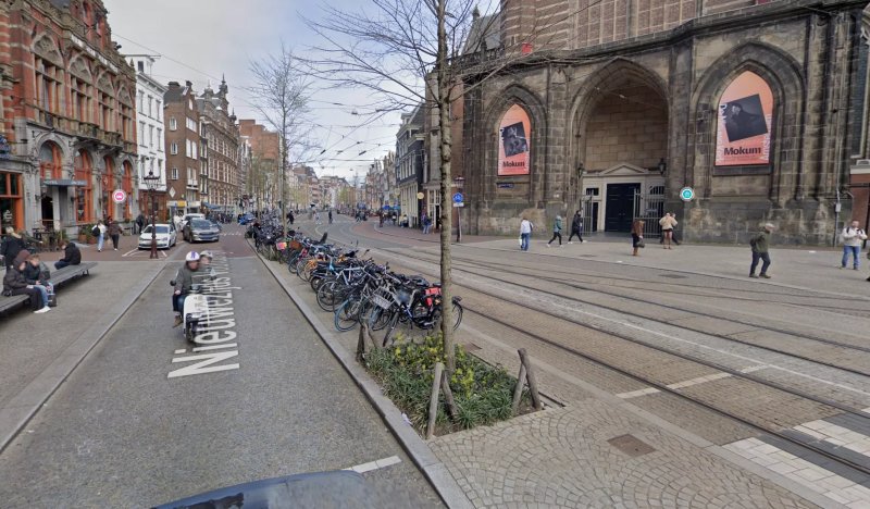 Afbeelding bij Gewonde man naar ziekenhuis na steekpartij op Nieuwezijds Voorburgwal in Amsterdam - moordplekken.nl