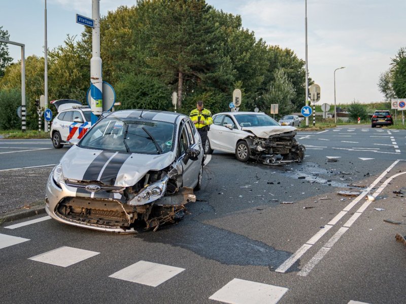 Afbeelding bij Politie zoekt in plas naar vuurwapen dat zou zijn gebruikt bij moord | Man uit Brielle neergestoken in Den Haag - Rijnmond