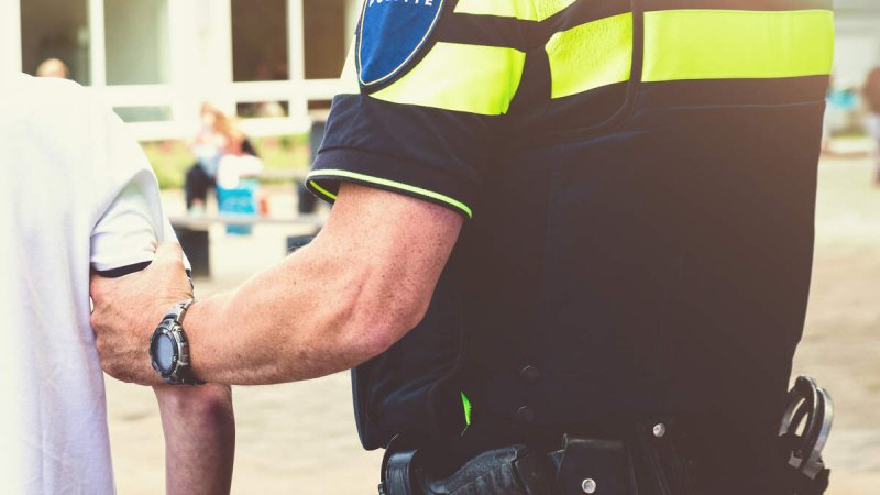 Afbeelding bij Man (59) zou met mes in hals zijn gestoken in Rolde. Verdachte (20) blijft in voorarrest - DVHN