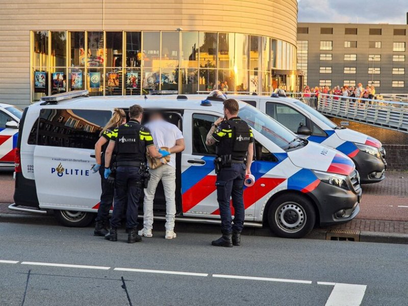 Afbeelding bij Neergestoken leraar terug op school, maar naar de eindmusical zit er nog niet in voor hem - RTV Dordrecht