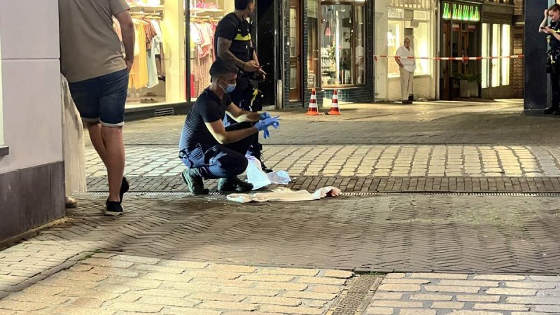 Afbeelding bij Voorarrest verdachte (34) steekpartij binnenstad Roermond verlengd: slachtoffer verloor meer dan een liter bloed - limburger.nl