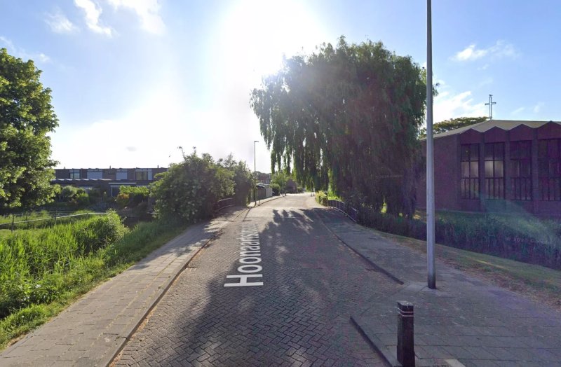 Afbeelding bij Arrestatieteam valt woningen Hellevoetsluis binnen na escalatie: van straatroof tot gewapende steekpartij - Moordplekken.nl