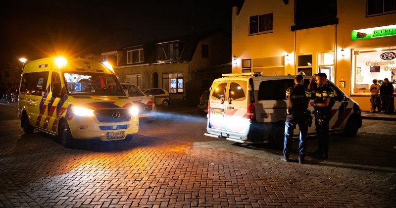 Afbeelding bij Politie valt twee woningen binnen na steekincident in Hellevoetsluis: aanleiding was mislukte beroving - AD.nl