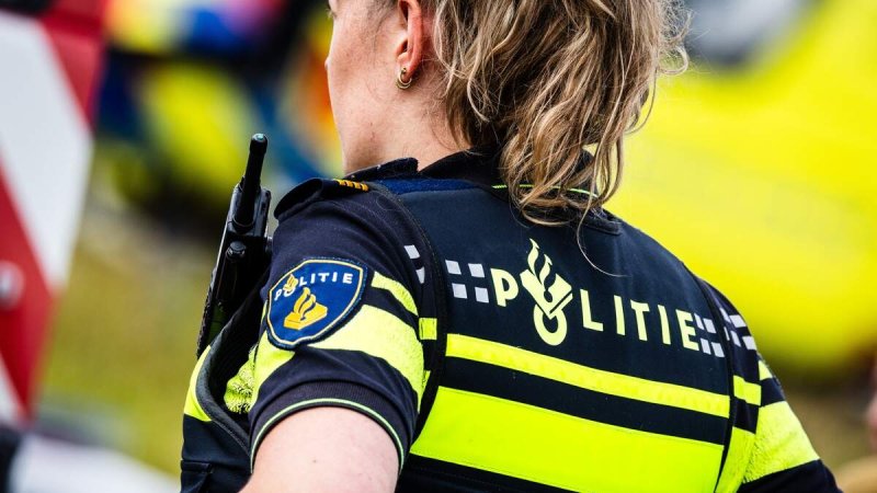 Afbeelding bij Man (49) bedreigt automobilist en agenten met mes