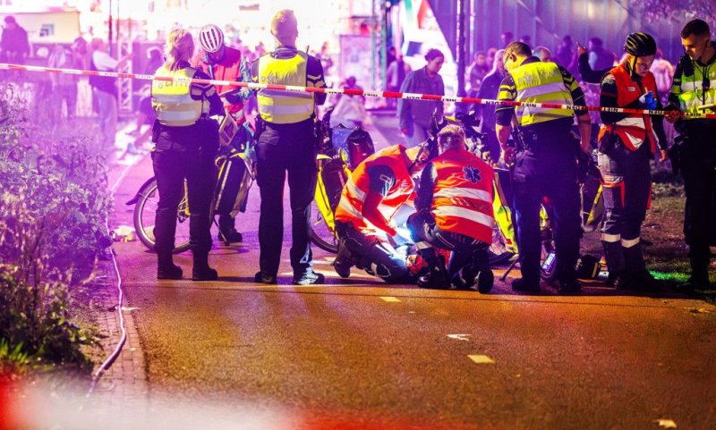 Afbeelding bij 'Groepen jongeren' clashen op Leidens Ontzet, twee personen neergestoken - geenstijl.nl